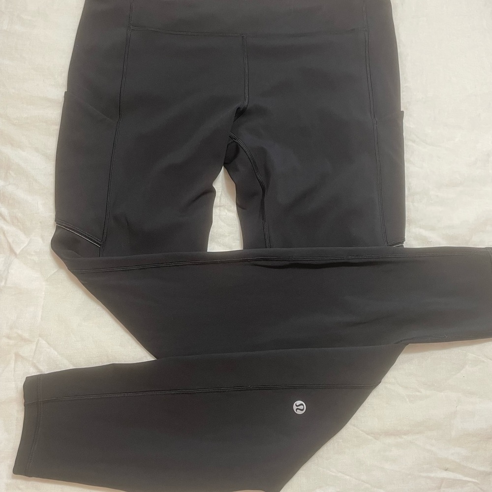 Black yoga pants
